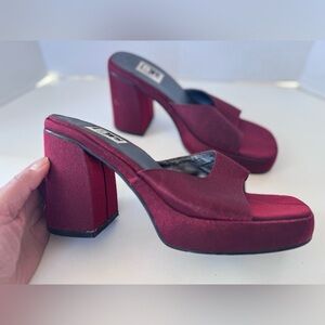 vintage 90s Y2K bp red shiny metallic platform slip on sandals Size 8 * FLAWS